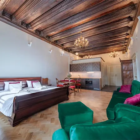 Pod Jagnieciem - Rynek Glowny *